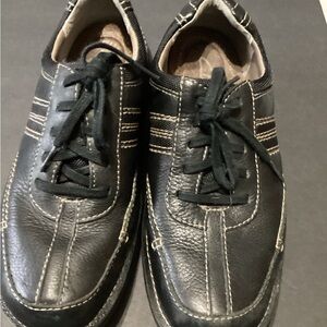 Men’s Clarks Black Leather Lace-Up Sneakers with Contrast Stitching